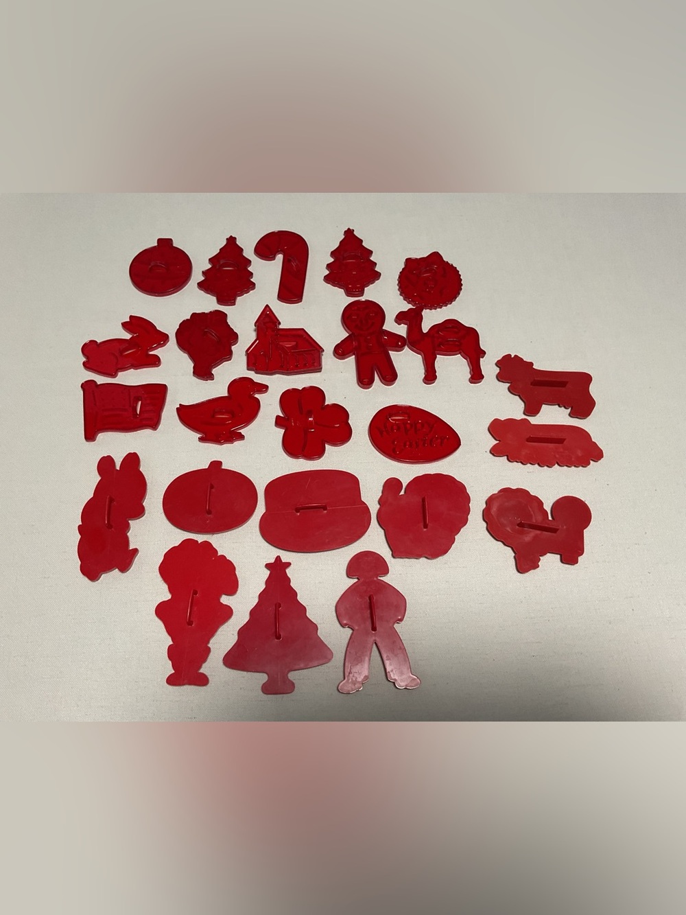 Vintage red plastic cookie cutter lot of Tupperware,HRM, Aluminum Specialty co.